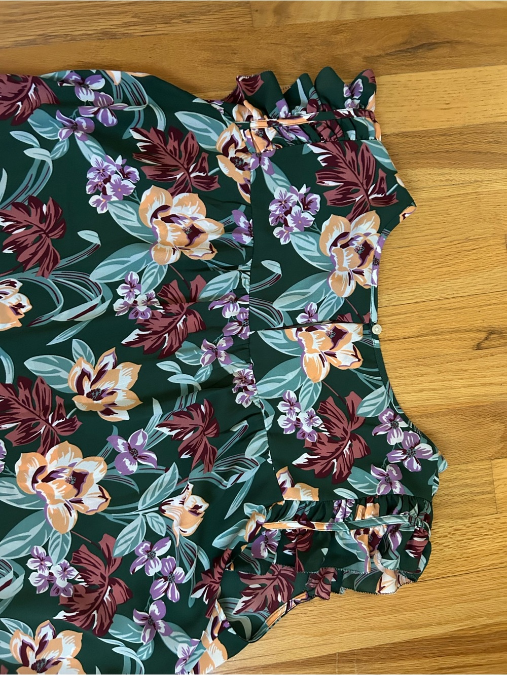 LOFT Dark Green Floral Ruffle Shell - Picture 4 of 6